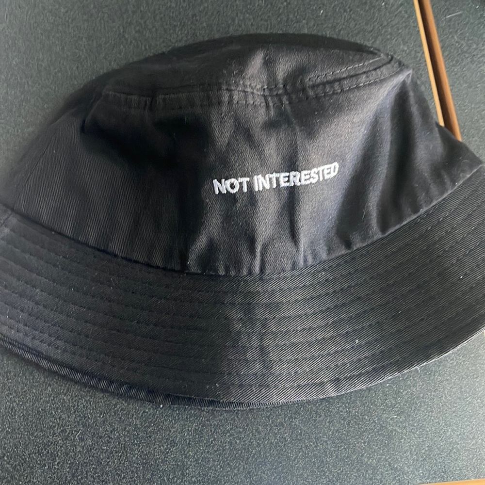 Black bucket hat
